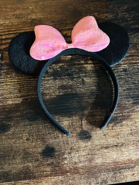Disney Black Minnie Ear Headband with Pink‎ Sequin Bow